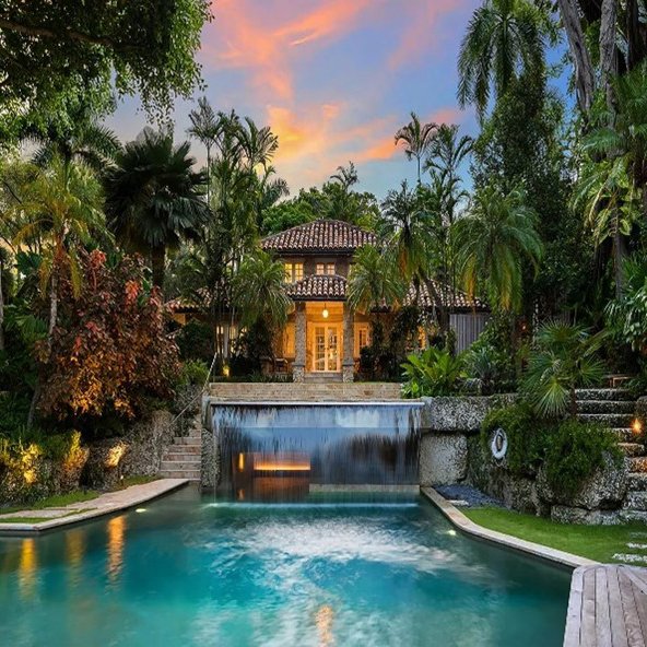 Waterfront luxury estate in Coconut Grove, Miami